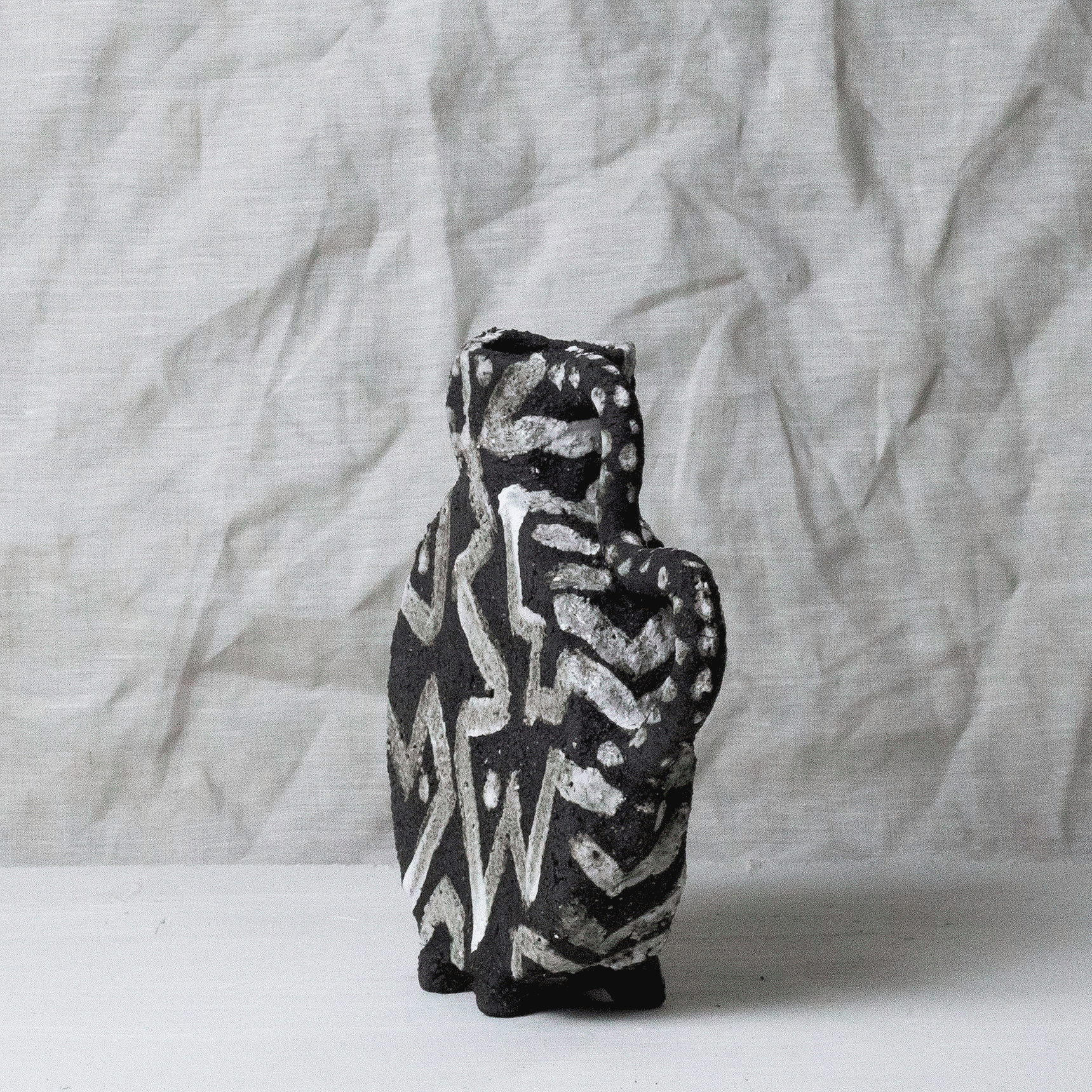 small-black-vase-monochrome-clay-ceramics