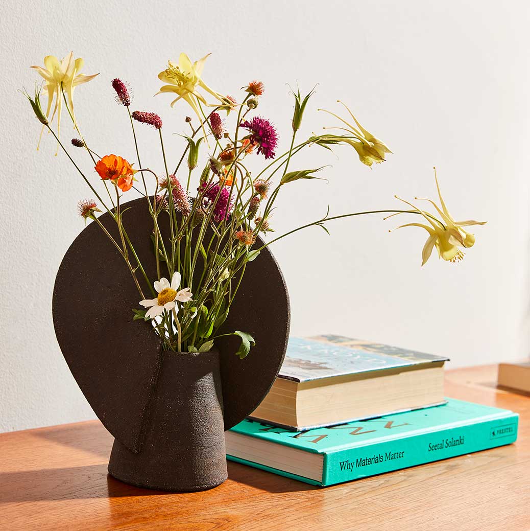 rainbow-vase-black-ceramic