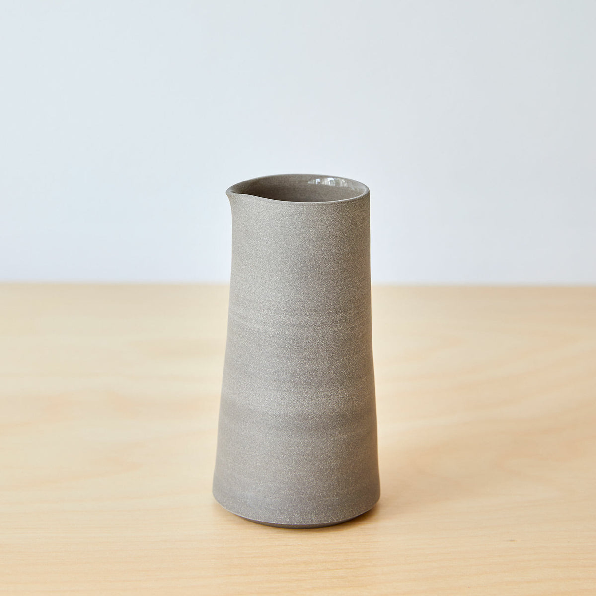 pourer-ceramic-tableware