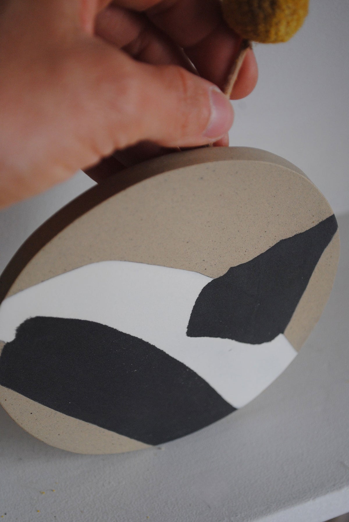 Circle-Vase-Black-White-01