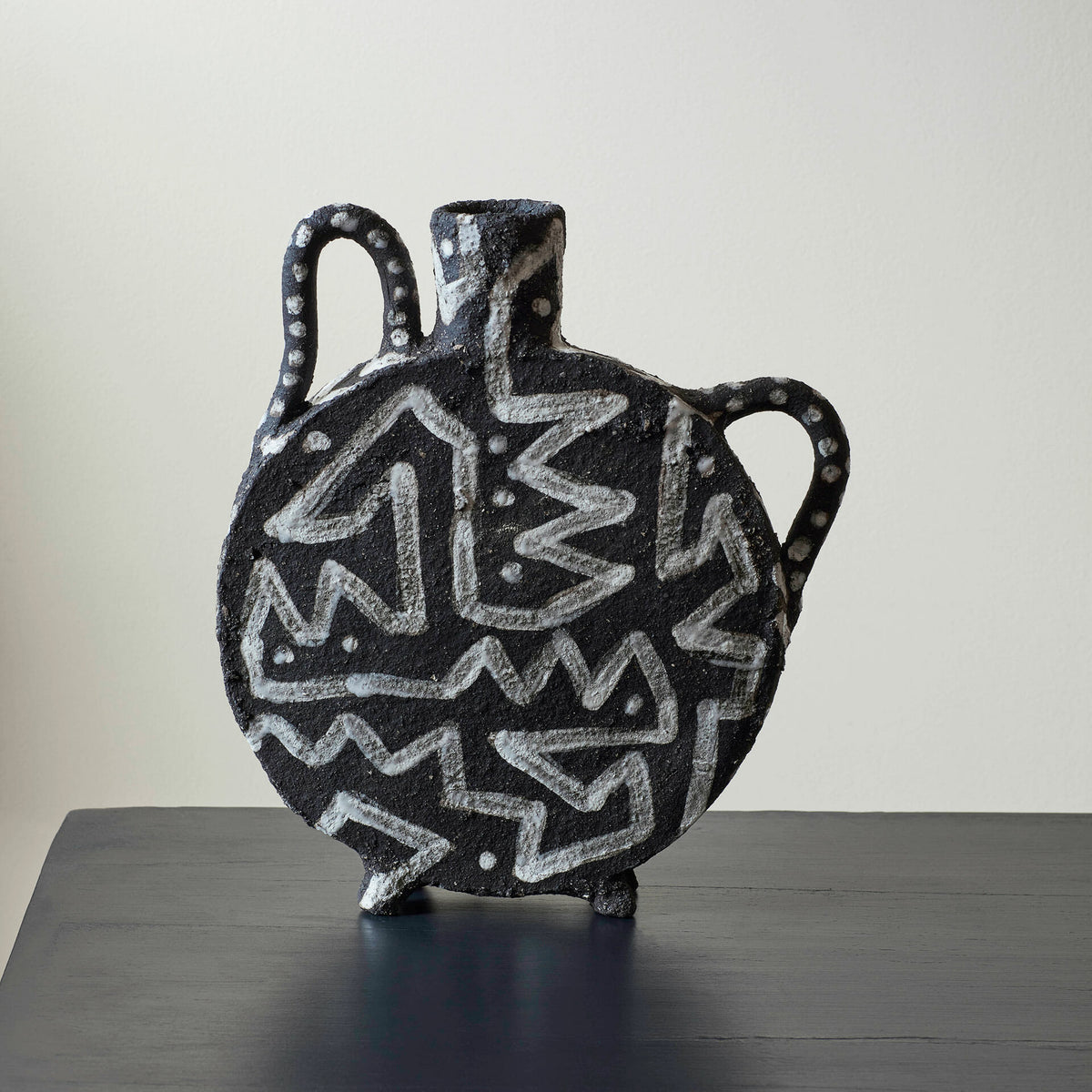 black-vase-iii