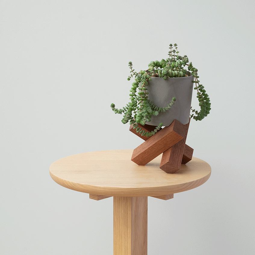 sarang-plant-pot-and-stand-small