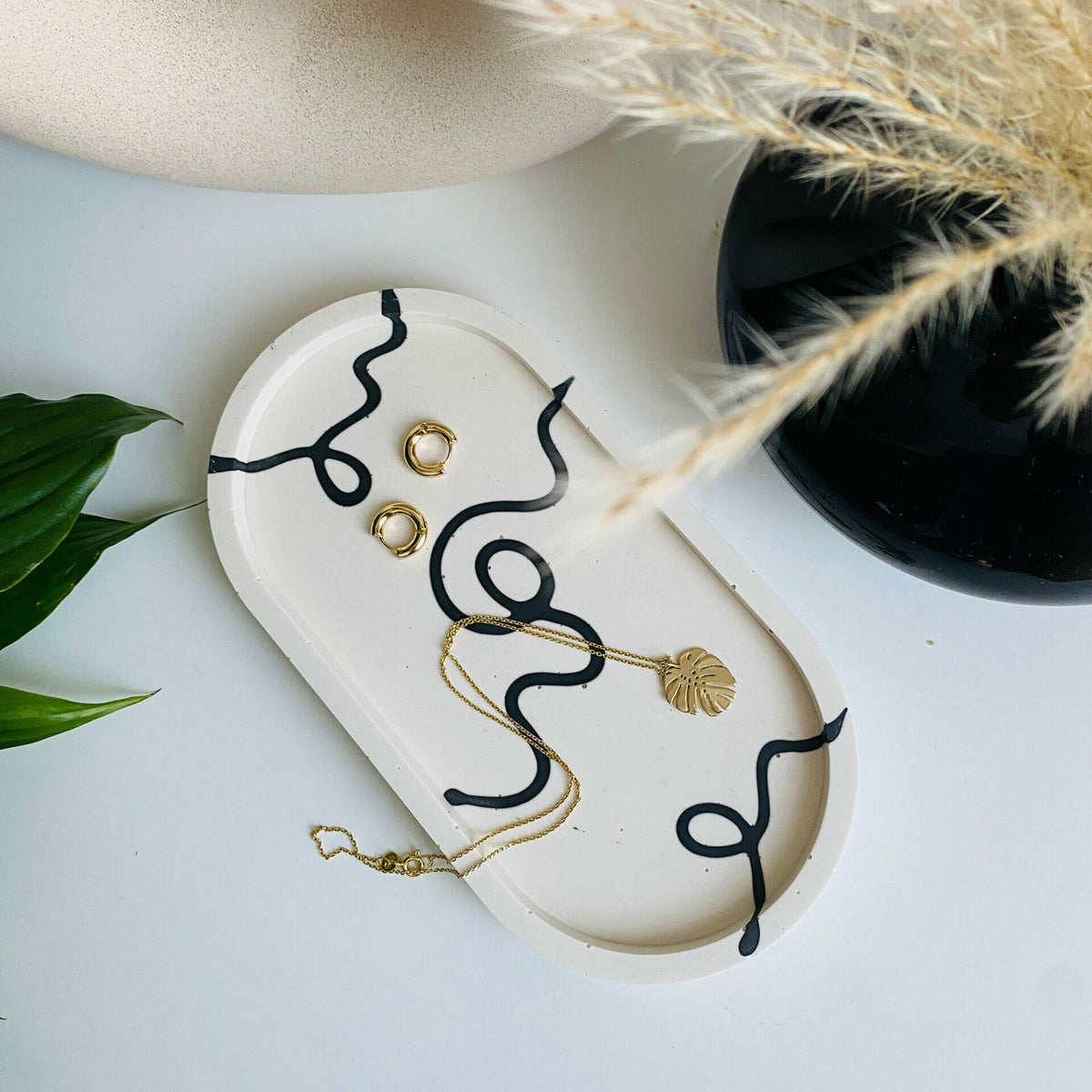 ink-oval-tray-jesmonite-homeware-jewellery-home-accessories