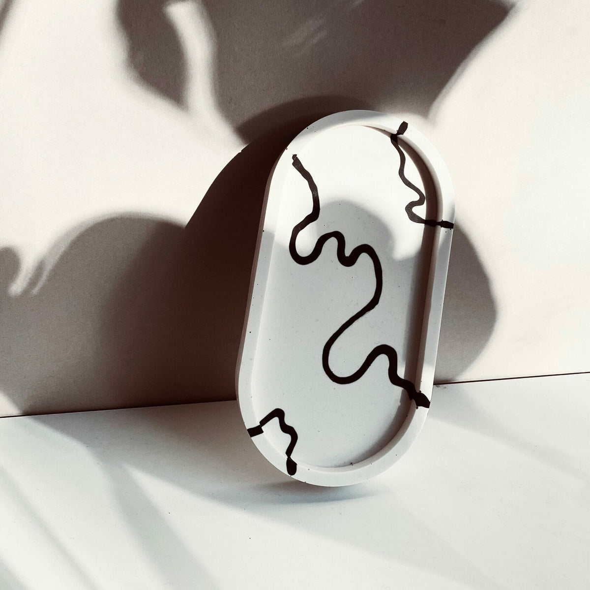 ink-oval-tray-jesmonite-homeware-jewellery-home-accessories