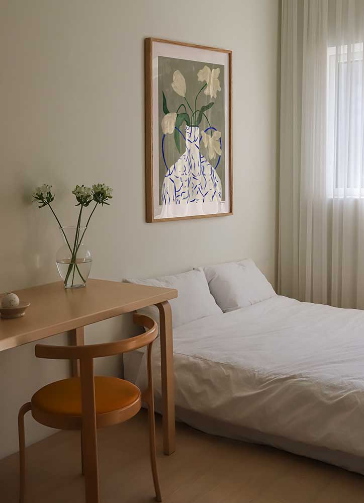 Off-White-Flowers-in-Lady-Vase-Print