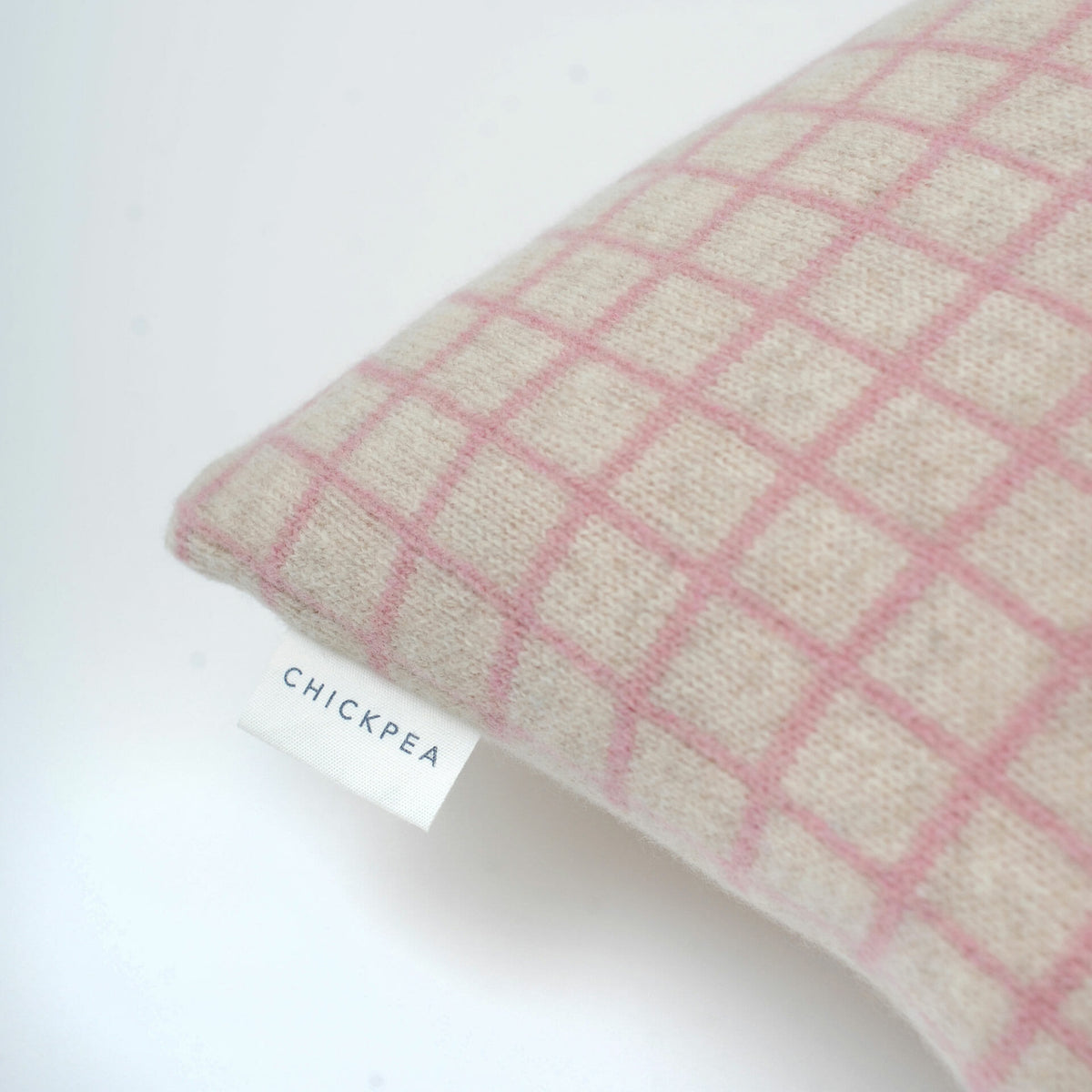 pink-grid-cushion