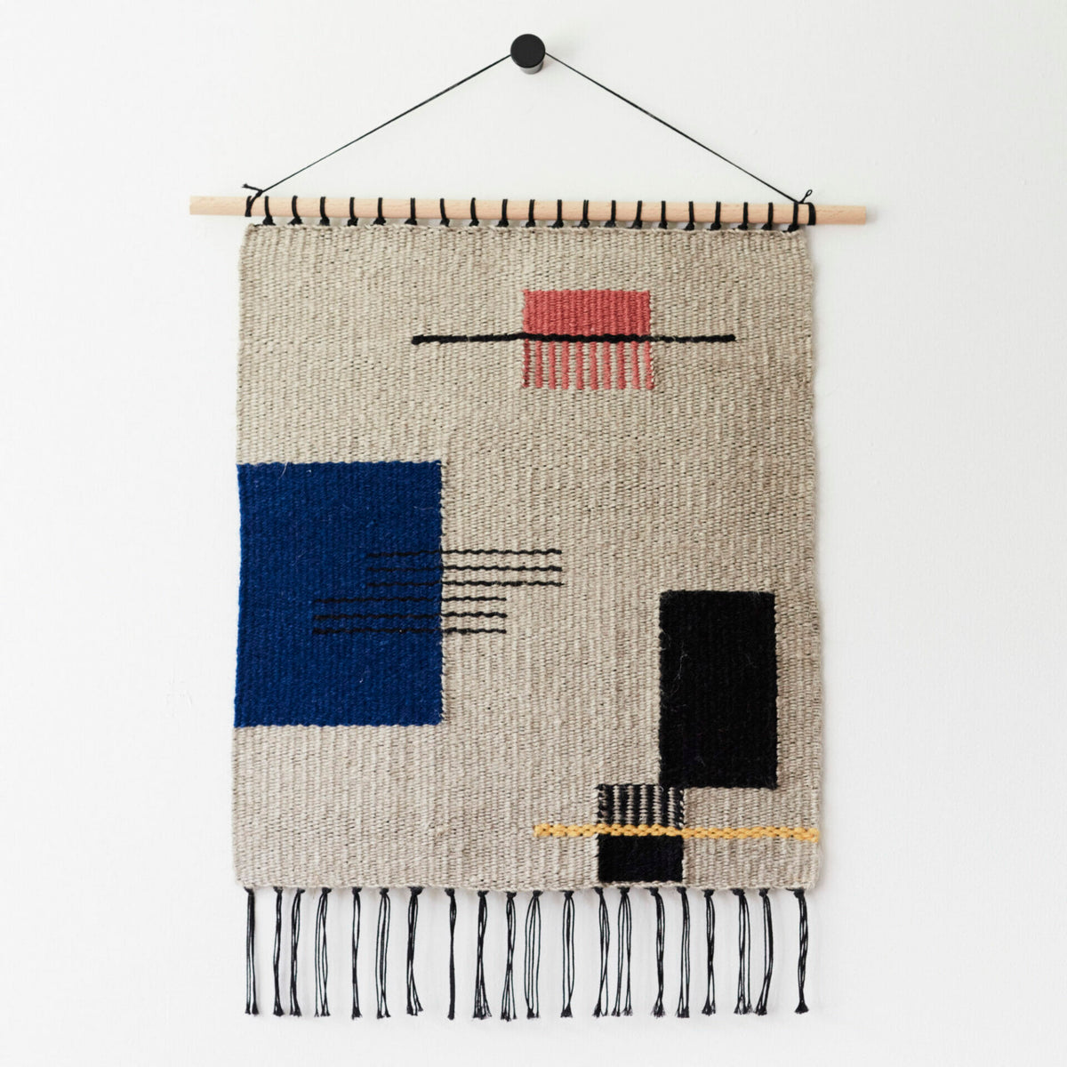 Sommitelma-2-wall-hanging-art-handwoven-abstract-tassles