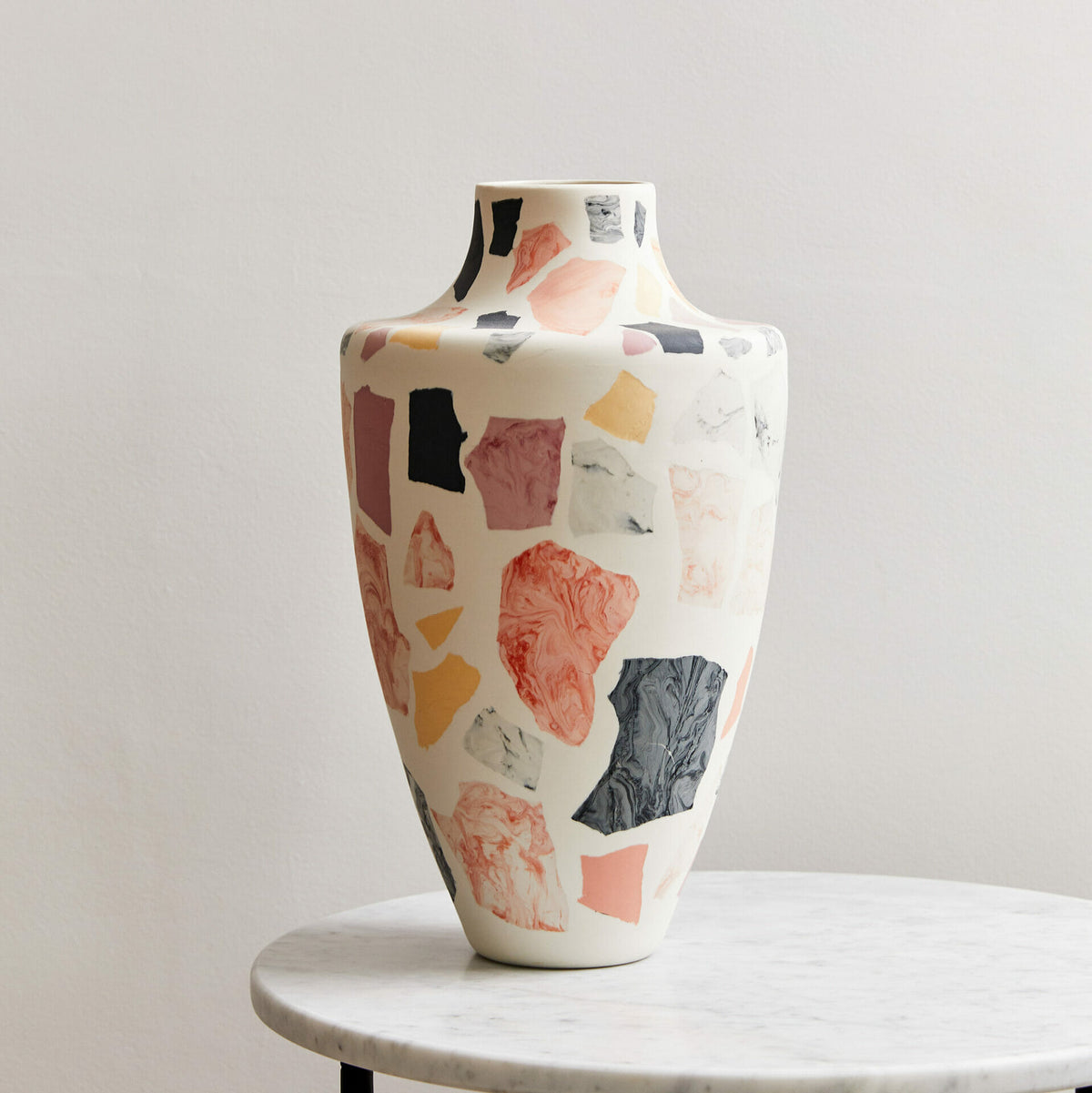 terrazzo-vase-I-porcelain-black-white-pink-
