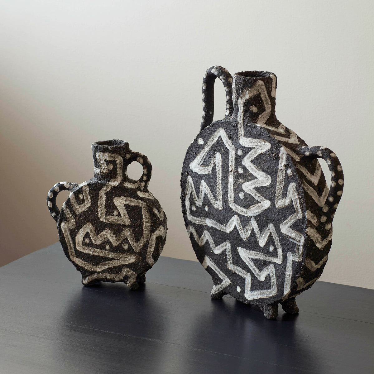 black-vases