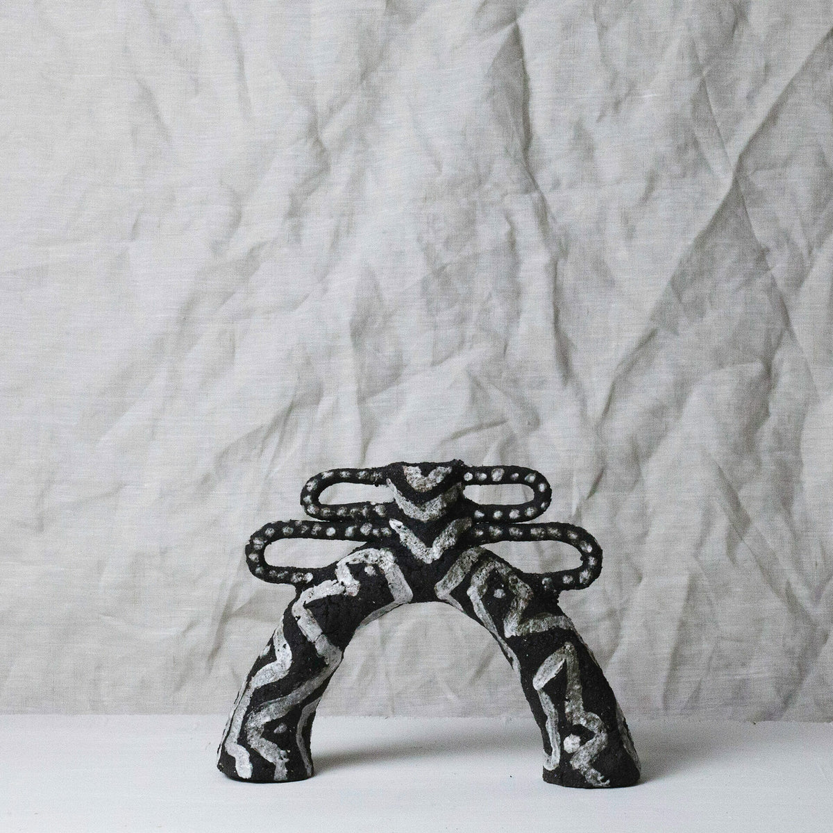 gazelle-vase-ceramic-clay-monochrome-black-white-geometric-pattern
