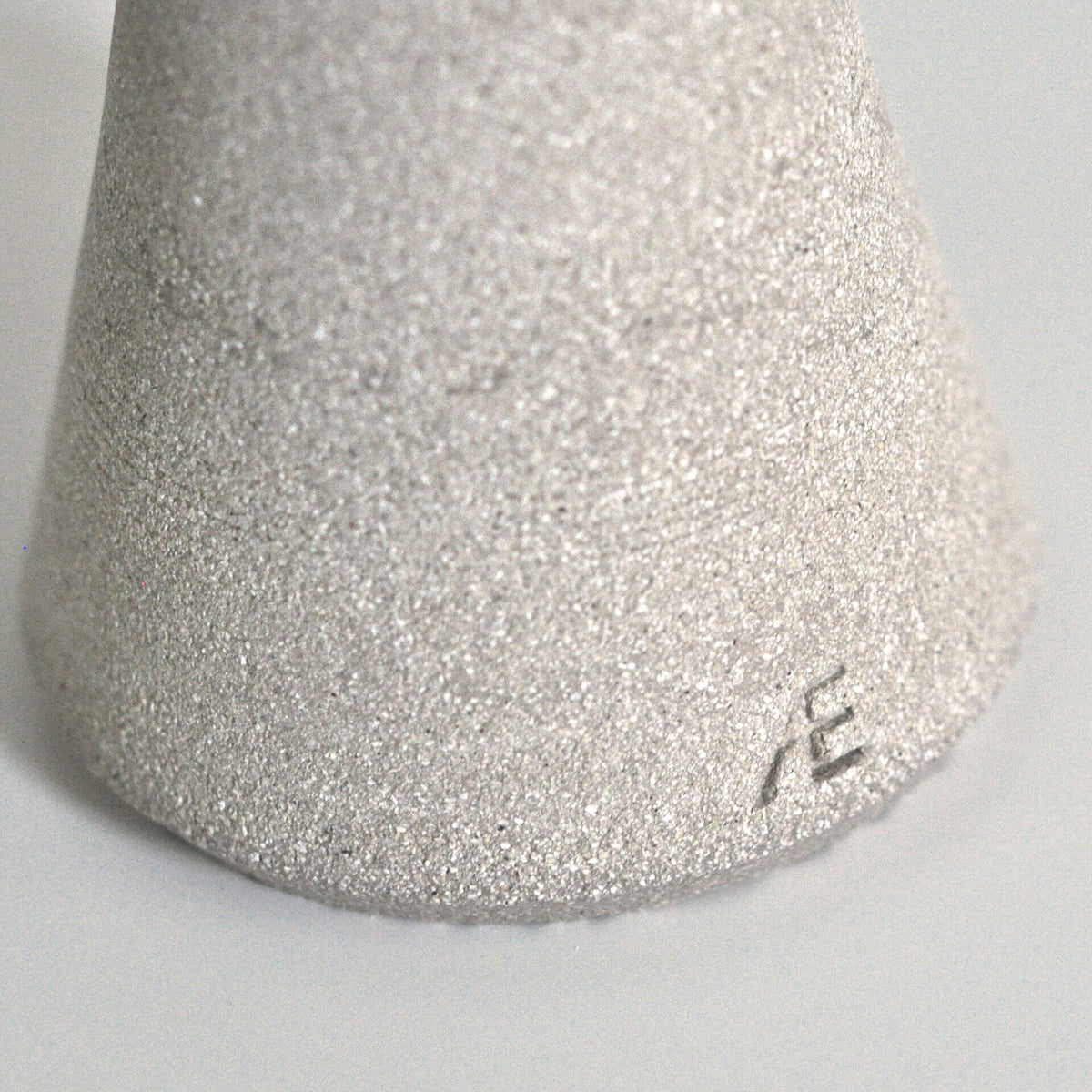 minimalist-candelabra-ceramic-grey