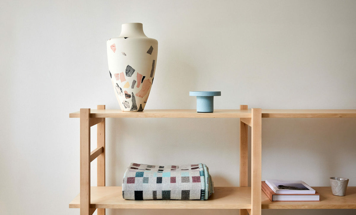 terrazzo-vase-lifestyle-interiors-home-design-ceramics-sculpture-design