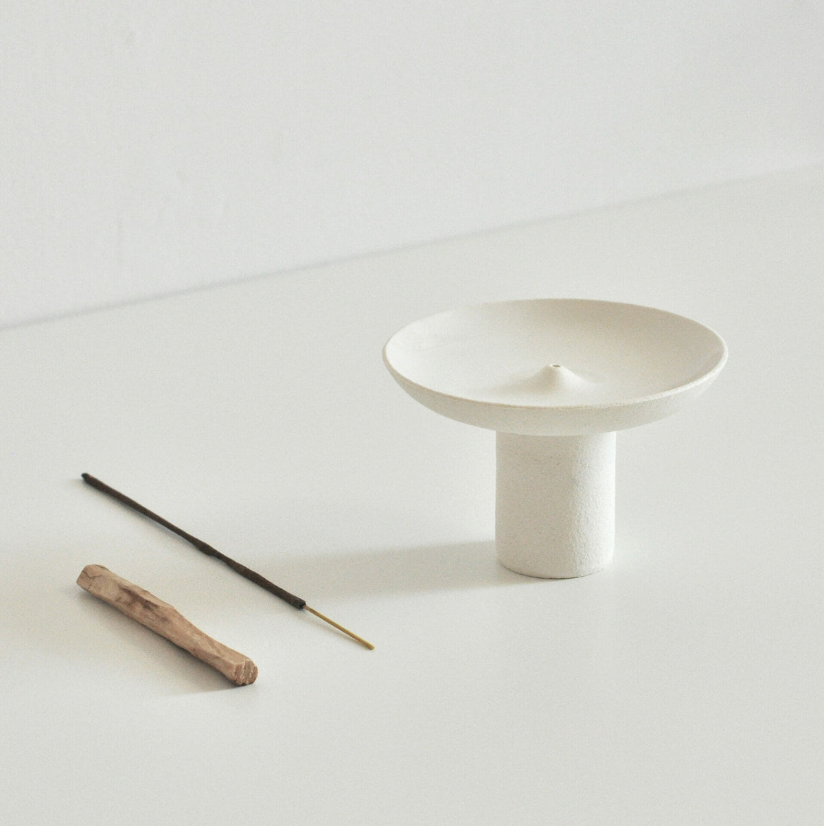 offering-incense-holder-white-ceramics