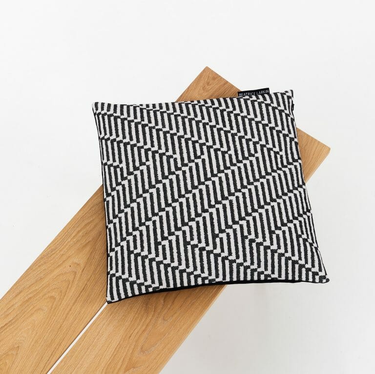 point-cushion-black-white-geometric-pattern
