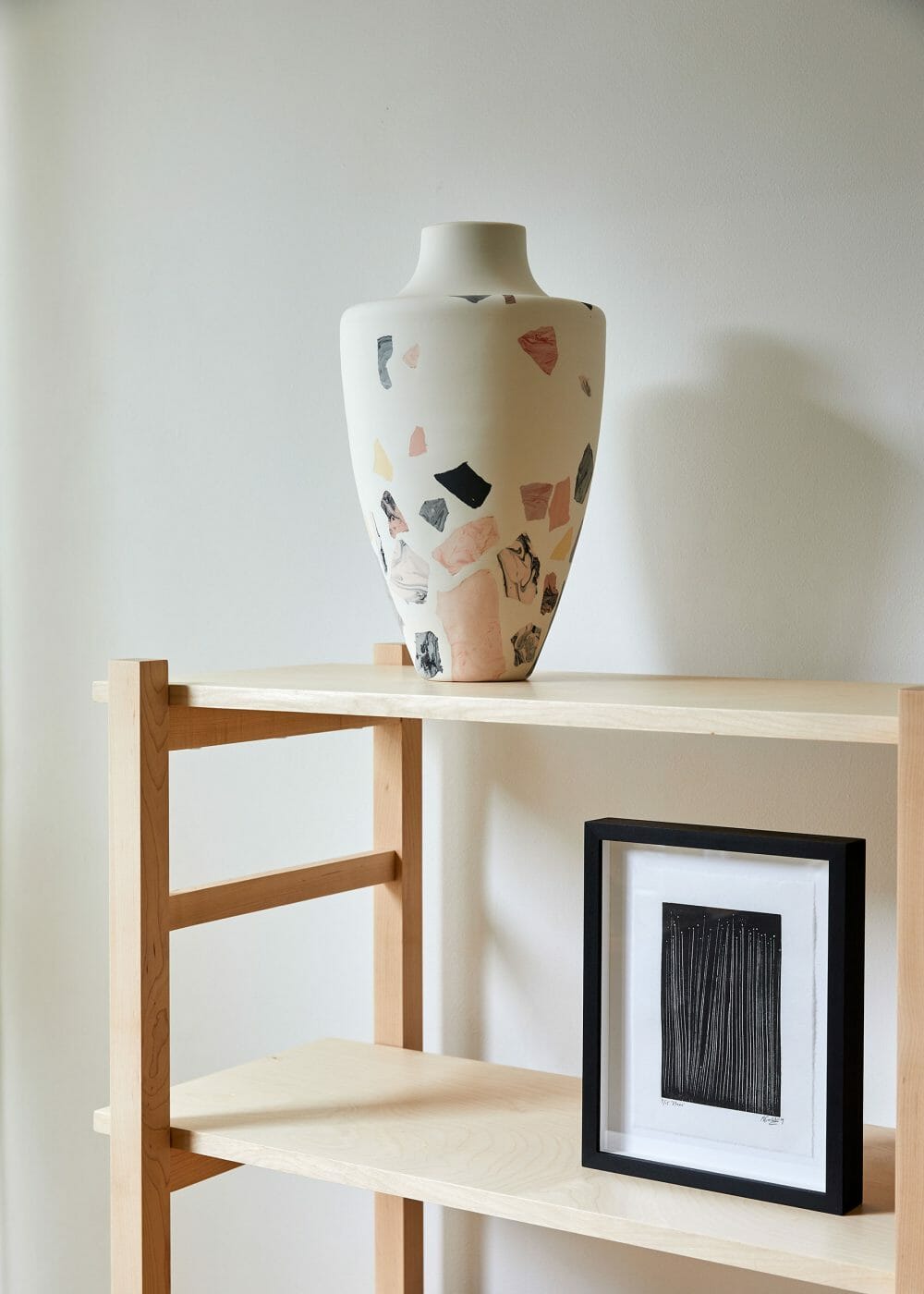 terrazzo-vase-lifestyle-interiors-home-design-ceramics-sculpture-design