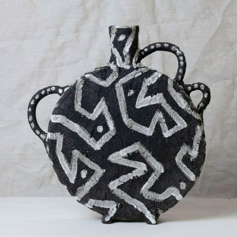 black-vase-II-monochrome-clay-black-white-geometric-pattern