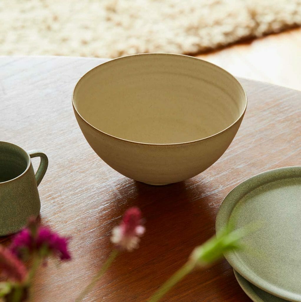 medium-bowl-warm-white-ceramic-tableware