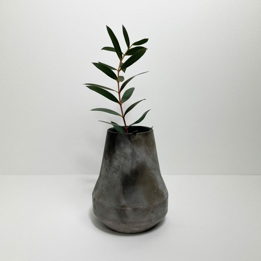 pit-fired-vase-02-ceramic-pottery-black-grey